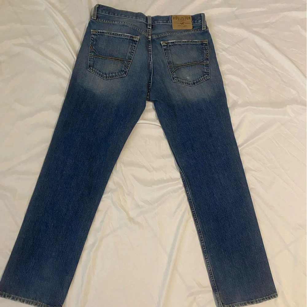 Hollister Men's Slim Straight Jeans - Blue - Picture 4 of 4